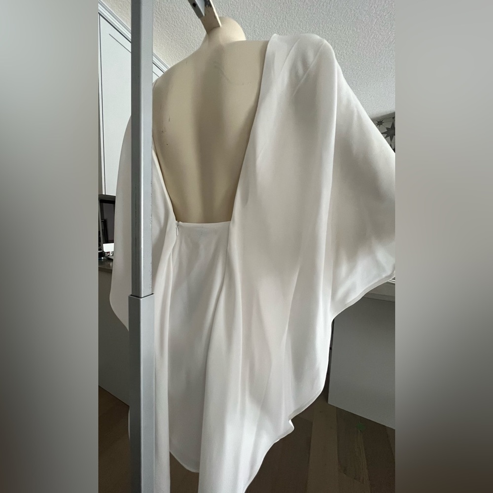 NWT BCBGMAXAZRIA “Jamey” White Open-Back Cape Dress 🤍 - Picture 8 of 12